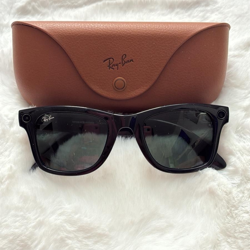 Ray-Ban Black Sunglasses Iconic Accessories